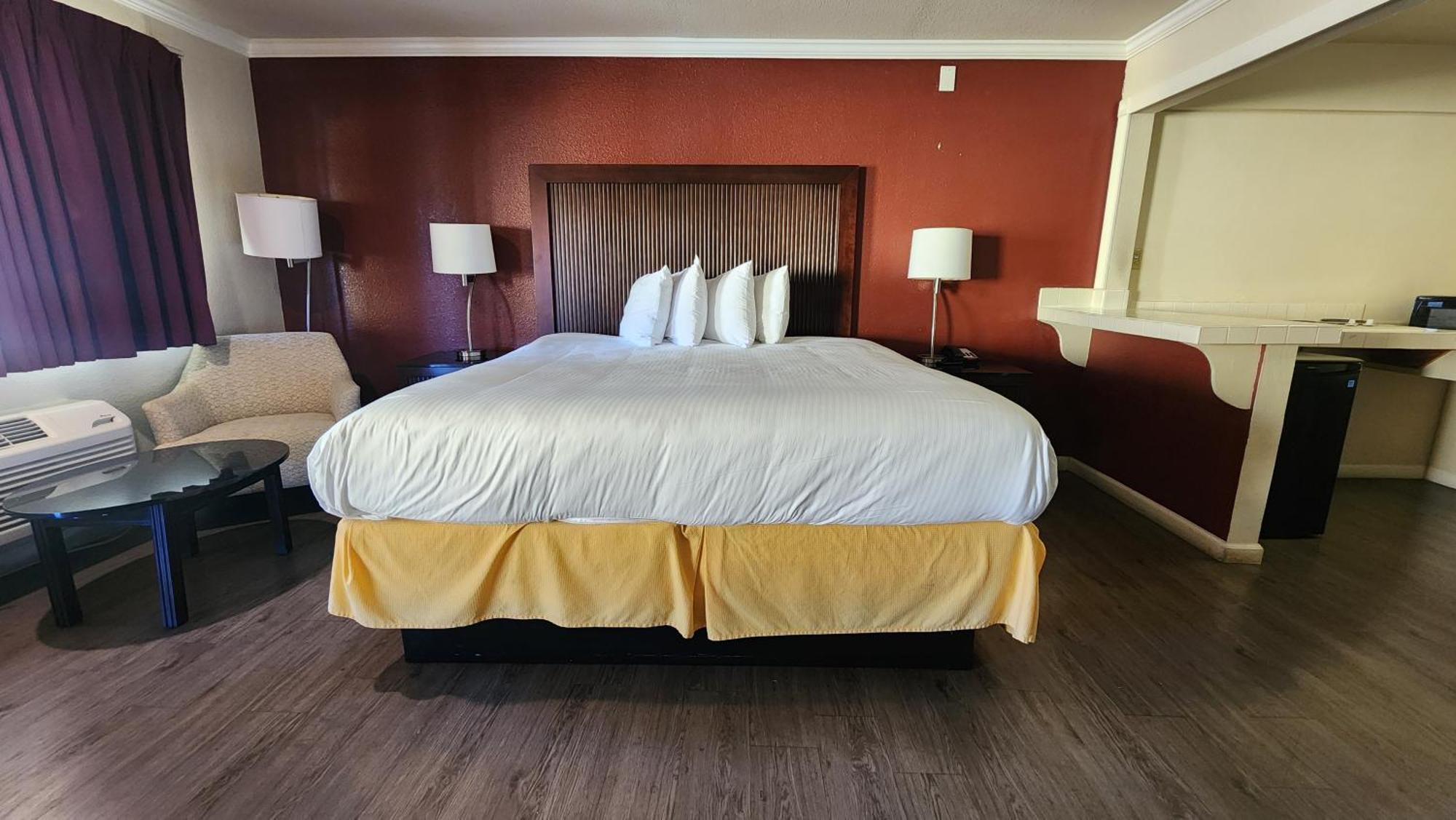 Hotel Mission And 2*